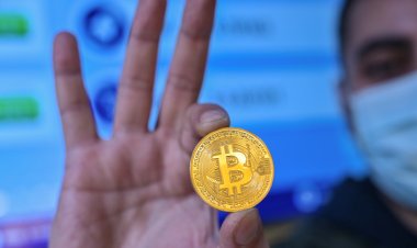 ارتفاع غير مسبوق لعملة البتكوين.. هل هو مجرَّد فقاعة؟