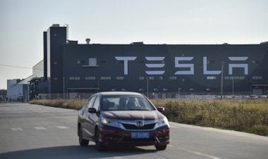 الصين قد تسيطر على المستقبل.. لكن مستقبل تسلا فيها لا يزال غامضاً