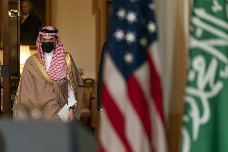 إدارة بايدن تحرق العلاقات الأمريكية السعودية