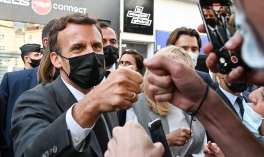 المحاكمة الأشهر في 2021... صافع ماكرون أمام القضاء الفرنسي بتهمة إهانة موظف عام