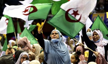 الانتخابات البرلمانية الجزائرية... طريق وعر قد يعيد البلاد إلى عنف الإسلامويين