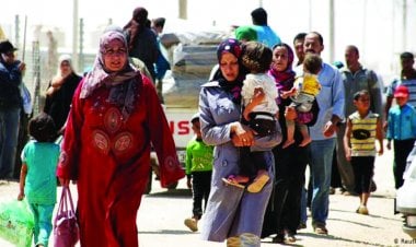 إيكونوميست: الصراعات أقوى من كورونا... النازحون يفرون من القتل بالبارود إلى الموت بالوباء