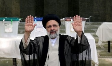 خطة الرئيس الإيراني لإجراء إصلاحات اقتصادية.. غير قابلة للتطبيق