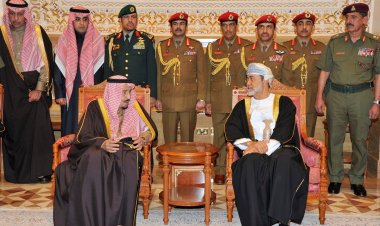 في أول زيارة خارجية له.. سلطان عُمان يصل السعودية الأحد