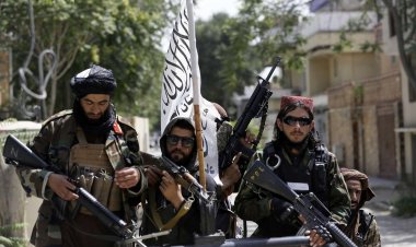 سوق أسلحة إقليمي... سيطرة طالبان على أفغانستان تدق ناقوس الخطر