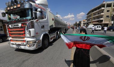 باهظ على مواطنيه مجاني لحزب الله... غضب إيراني وترحيب لبناني بشحنات الوقود