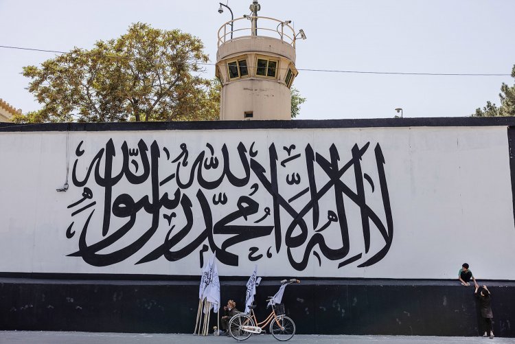 أفغانستان بعد شهر من حُكم طالبان... بلا زيت ولا طحين