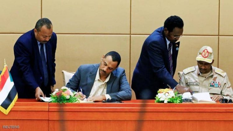تصاعد الخلافات بين المدنيين والعسكريين.. ماذا يحدث في السودان؟