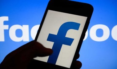 أوراق فيسبوك.. عملاق التكنولوجيا يواجه أسوأ أزماته وطوق نجاة يلوح في الأفق