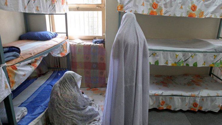 الجحيم المنسي.. روايات تدمي القلوب عن فظائع السجون الإيرانية