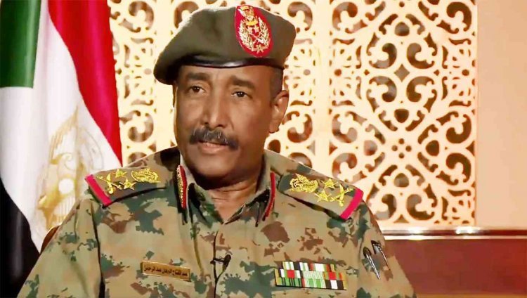 السودان على صفيح ساخن.. حالة طوارئ وحل الحكومة وتوقيف حمدوك ومسؤولين بارزين