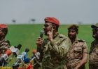 مع اشتداد القتال في إثيوبيا... آبي أحمد يتوجه إلى جبهة القتال وينقل مهامه إلى نائبه