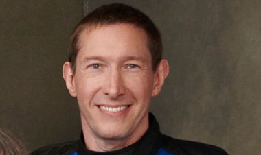 بعد عودته من الفضاء.. رجل أعمال أمريكي يلقى حتفه بحادث تحطم طائرة