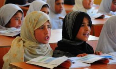 دروس سرية.. معلمون في أفغانستان يتحدون طالبان وينظمون فصولًا لتعليم الفتيات