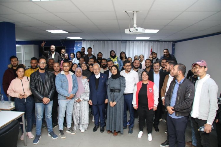 أسلحة وعنف.. احتجاجات لمؤيدي الإخوان وأعمال عدائية في شوارع تونس