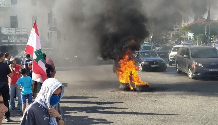 يوم غضب في لبنان.. احتجاجات وقطع طرق تعيد البلاد إلى مربع الأزمات