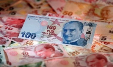 بعد هبوطها إلى مستوى قياسي.. سيناريوهات غامضة تنتظر الليرة التركية