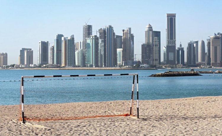 ماذا عنا؟.. القطريون يطالبون بحقوقهم قبل كأس العالم