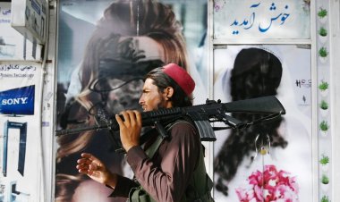 اختراق هواتف واعتداءات جسدية.. طالبان تسحق احتجاجًا يطالب بحقوق المرأة الأفغانية