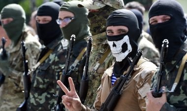 شرعت في تسليحهم.. أوكرانيا تراهن على المليشيات في صراعها مع روسيا