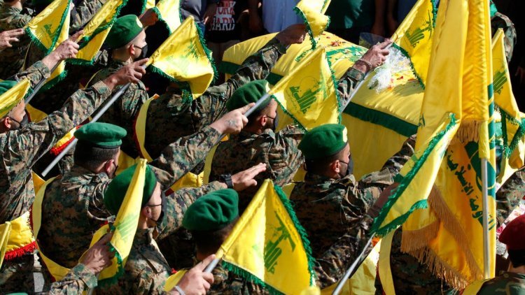 إيران تتمدد في سوريا عبر مليشياتها.. حزب الله يخفي أسلحة في قاعدة عسكرية بدمشق