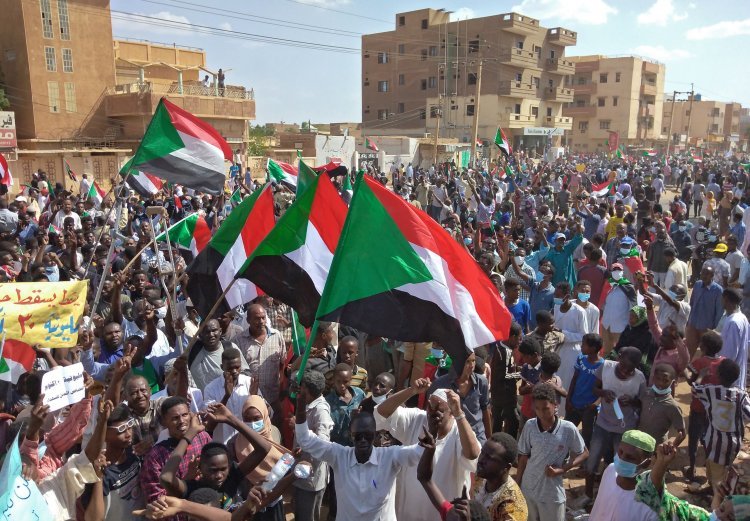 واشنطن بوست: هل تؤجج استقالة حدوك الصراع مجددًا في السودان؟