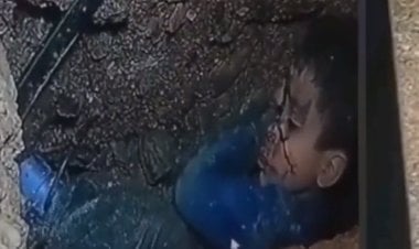 مازال حيًا.. سباق مع الزمن في المغرب لإنقاذ طفل عالق في بئر منذ يومين