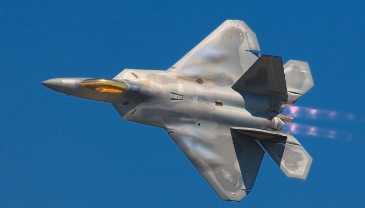 مقاتلات أمريكية طراز F-22 تصل الإمارات في أعقاب هجمات الحوثيين