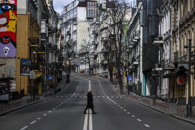 مقاومة أوكرانية وفزعة أوروبية... الحرب الأوكرانية تدخل يومها الرابع
