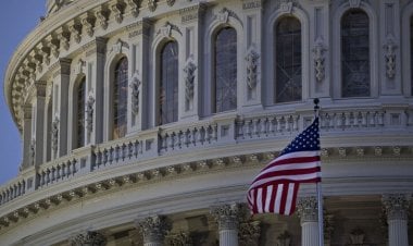 فايننشال تايمز: شركات أمريكية كسبت الملايين من روس مقربين من الكرملين