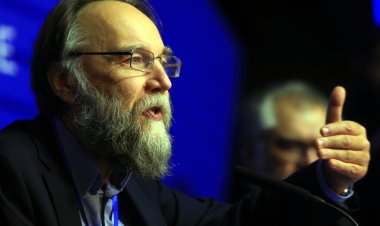 عقل بوتين.. من هو ألكسندر دوجين الذي توقع انقسام أوروبا وسقوط الصين؟