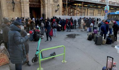 لم ننم منذ شهر.. أوكرانيون فارون من الحرب يروون قصصًا مأساوية