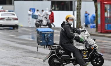 سكان شنغهاي المحاصرون يشكون نقص الغذاء