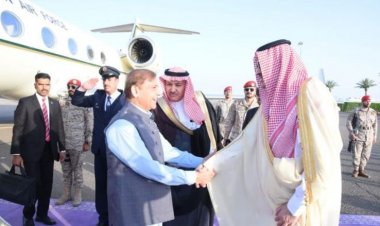 في أول زيارة خارجية... رئيس وزراء باكستان يصل السعودية