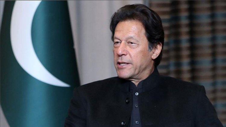 الموت للديمقراطية... الحياة لرئيس الوزراء عمران خان
