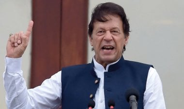 أعلن الحرب على خصومه... عمران خان يدفع باكستان إلى حافة الهاوية