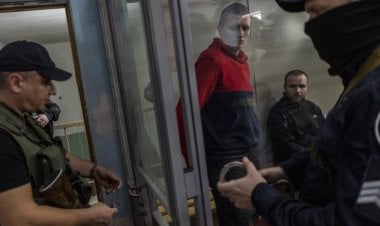 بارتكاب جرائم حرب... أوكرانيا تحكم على جنديين روسيين بالسجن 11 عامًا