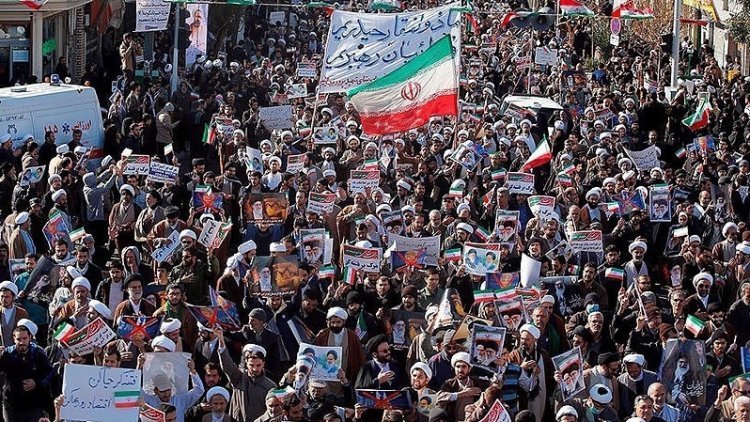 احتجاجات في إيران وعواصم غربية... هل طهران مستعدة للتغيير؟