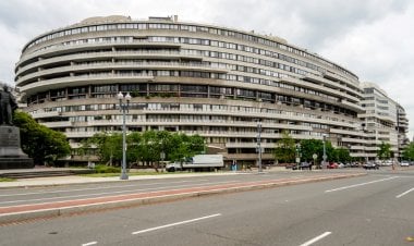 قصاصة شريط لاصق فجرت فضيحة ووترغيت.. ما القصة؟