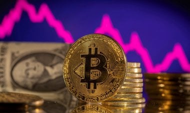 لأول مرة منذ عامين... البيتكوين دون مستوى 20 ألف دولار