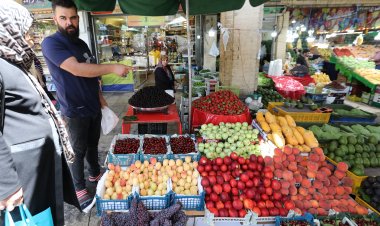 طهران تعاني أسوأ أزمة اقتصادية... تآكل قدرة الإيرانيين الشرائية