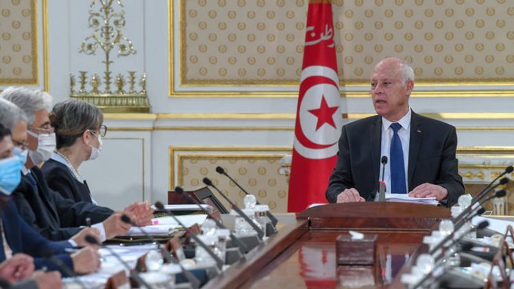 ما أسباب عزل 57 قاضياً في تونس؟
