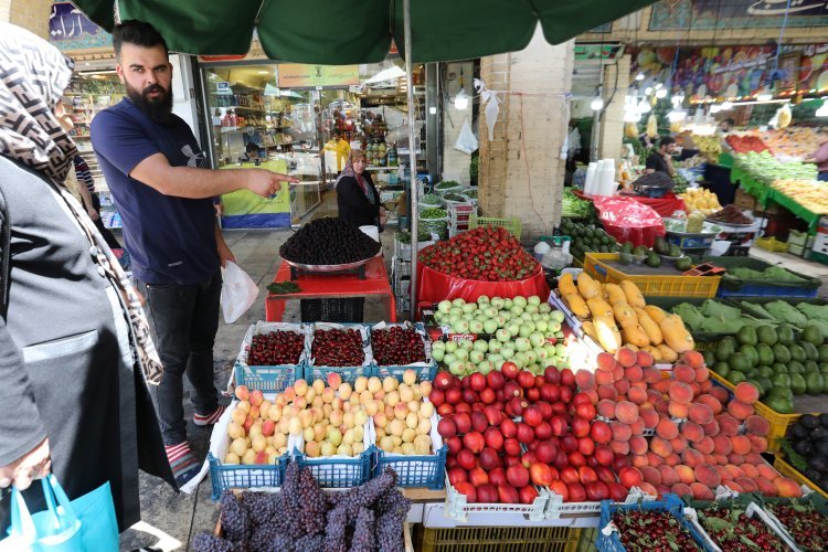 طهران تعاني أسوأ أزمة اقتصادية... تآكل قدرة الإيرانيين الشرائية