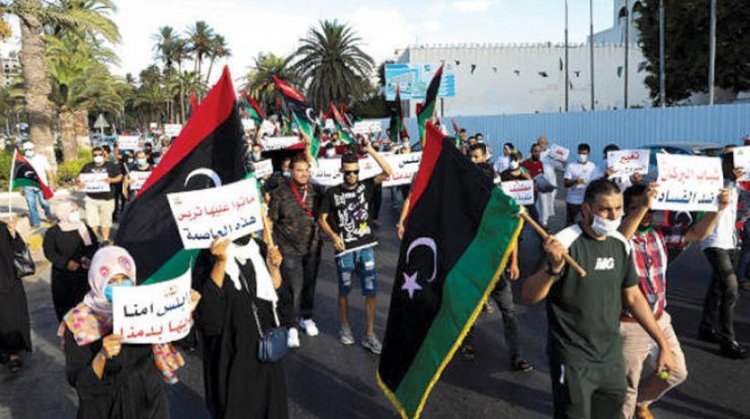 تظاهرات ليبيا تتحول إلى عصيان مدني... الجيش يتدخل وتحذيرات غربية أممية