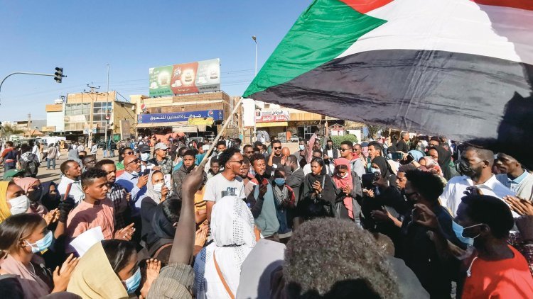السودان... ما وراء دعوة البرهان للحوار وانسحاب الجيش؟