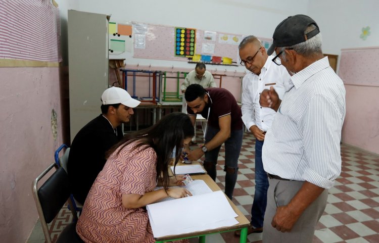 إقبال على الاستفتاء...التونسيون يسطرون تاريخ الجمهورية الجديدة