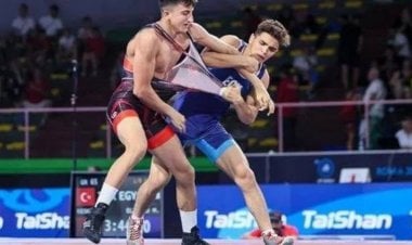 ما سر هروب لاعب المصارعة المصري في إيطاليا؟