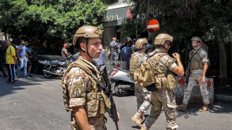 الغارديان: كيف تحول محتجز الرهائن المسلح في لبنان إلى بطل شعبي؟