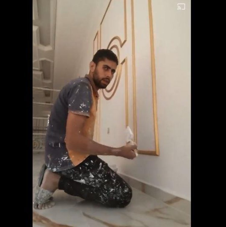 النقّاش الموهوب... مقطع فيديو جعل شابًا حديث مواقع التواصل الاجتماعي في مصر