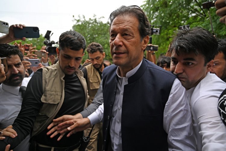 بعد اتهامه بالإرهاب... إطلاق سراح عمران خان بكفالة حتى الأول من سبتمبر